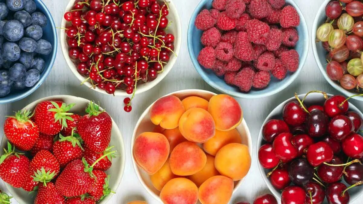 Фрукты которые можно при диабете. Кислые ягоды. кислые и сладкие фрукты. сезонные ягоды. кисло сладкие фрукты и ягоды.