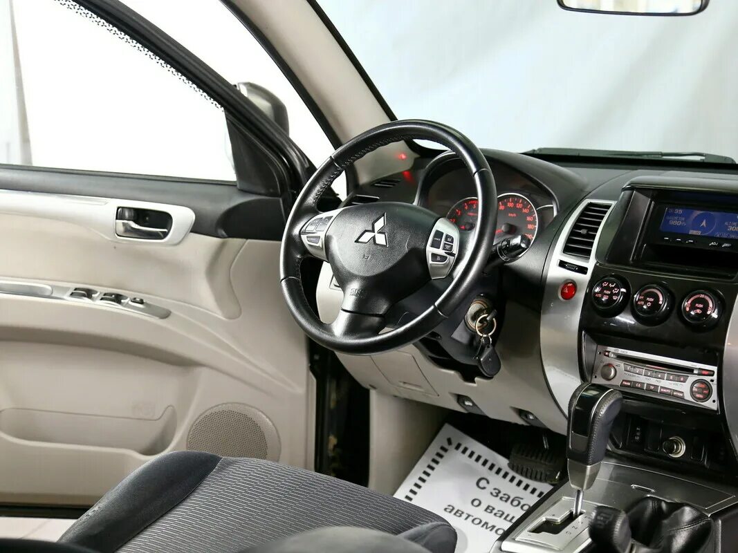 Купить митсубиси паджеро механика. Pajero Sport 2008. Pajero Sport 2 2008 3,2. Митсубиси Паджеро 2 2008. Митсубиси Паджеро спорт 2008 года.