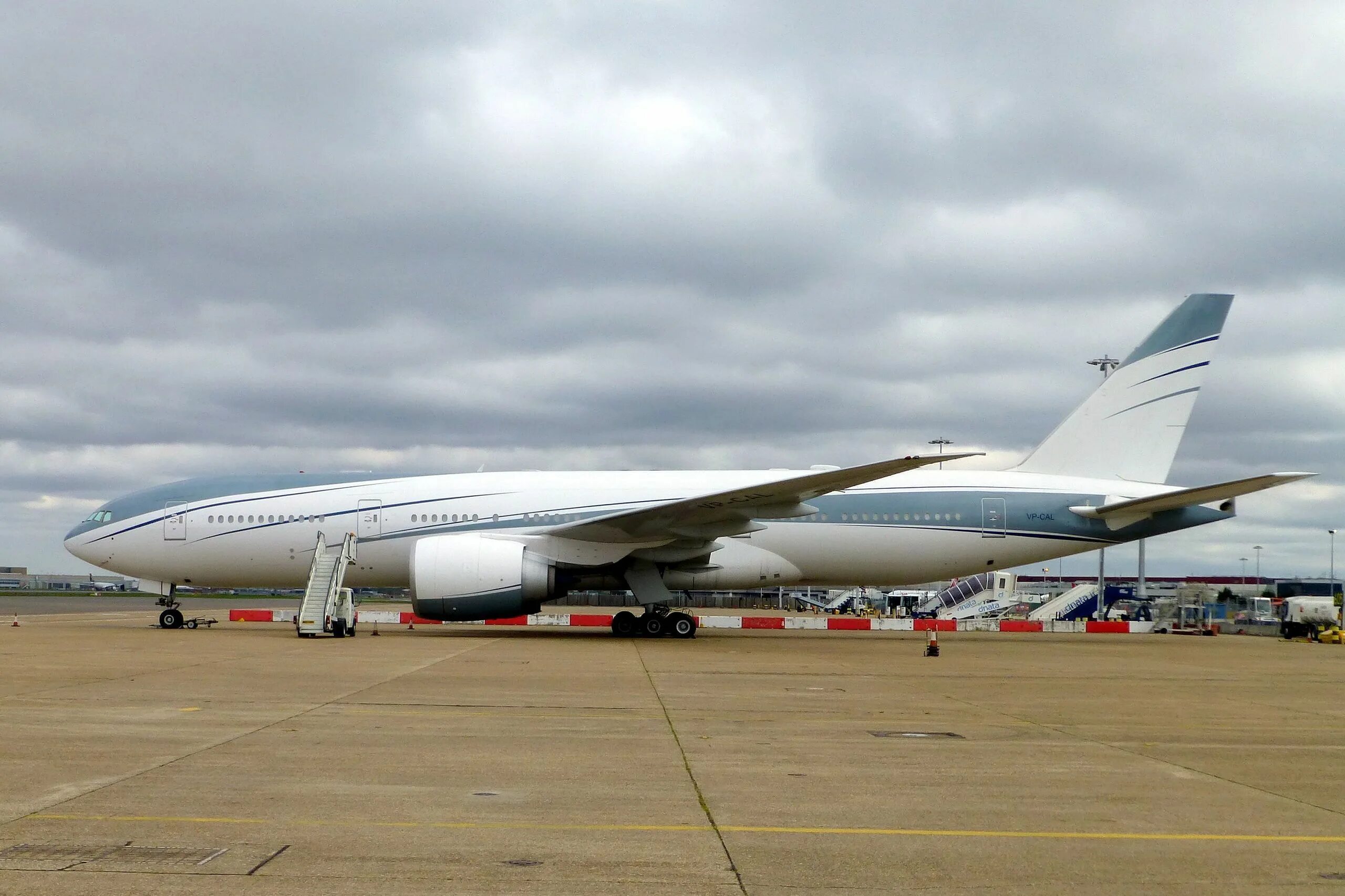 Боинг 777 200. Boeing 777-200lr. Боинг 777 200 LR. B777-200 грузовой. Широкофюзеляжный самолет Боинг 777.