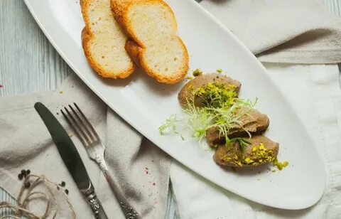 Холодная закуска из куриной печени с гарниром