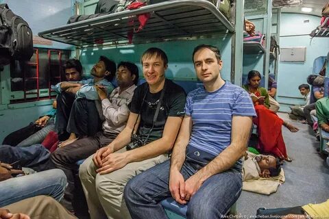 Общий вагон в поезде фото