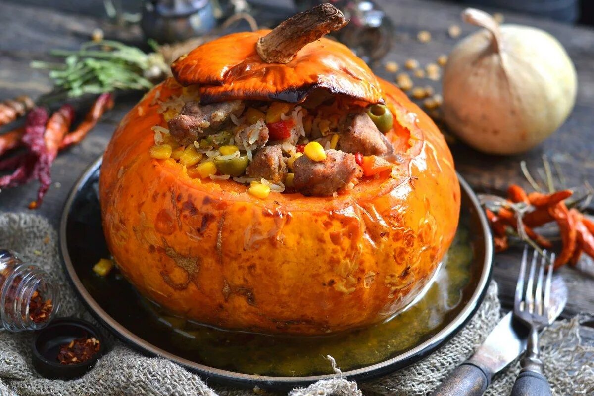 Можно ли тыкву с мясом. Фаршированная тыква хоккайдо. необычные осенние блюда. жаркое в тыкве. тыква с мясом.