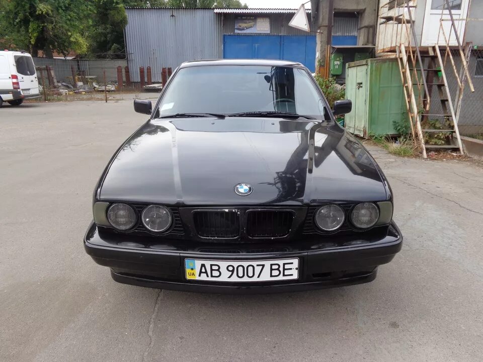 Хелла е34. HELLA Black e34. BMW e34 HELLA Black. Е34 HELLA Black. Оптика HELLA Black BMW e34.