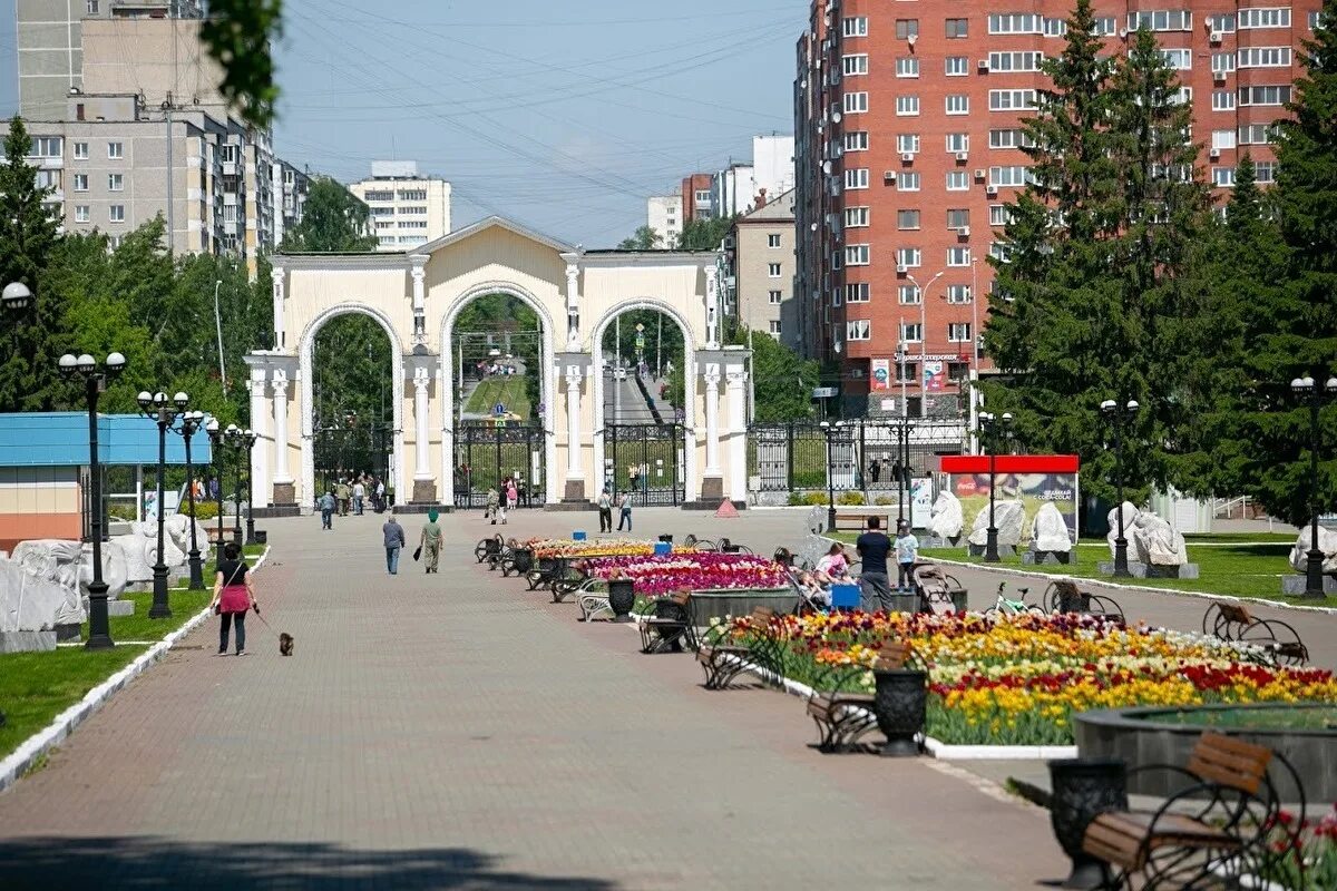 Центральный парк екатеринбурга назван в честь. Парк Маяковского Екатеринбург. ЦПКИО им Маяковского Екатеринбург. Центральный парк культуры и отдыха (ЦПКИО) имени в. в. Маяковского. Центральный парк Екатеринбург Маяковского.