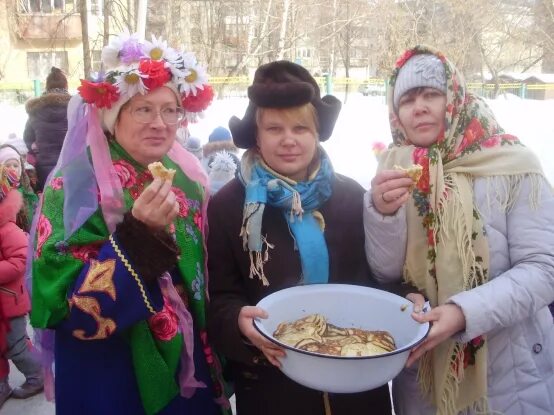 Масленица в селе сценарий. Масленица старшая группа. Масленица в саду в группе. Развлечение на Масленицу в детском саду. Масленица в группе старший Возраст.