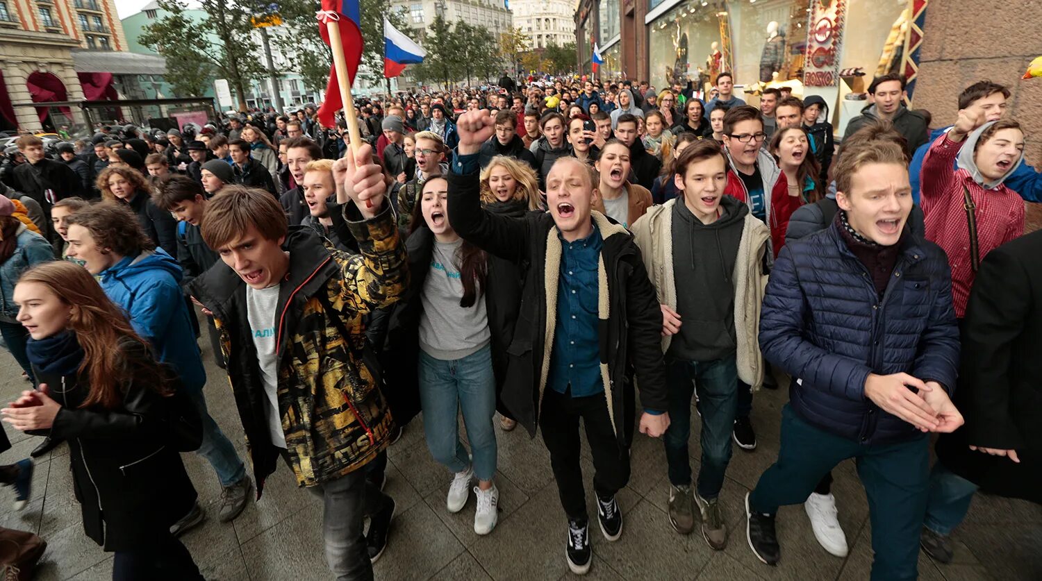 Демонстрация взгляд. Молодежь на митинге. Протесты молодежи. Митинг молодежи в Москве. Молодежь акции протеста.