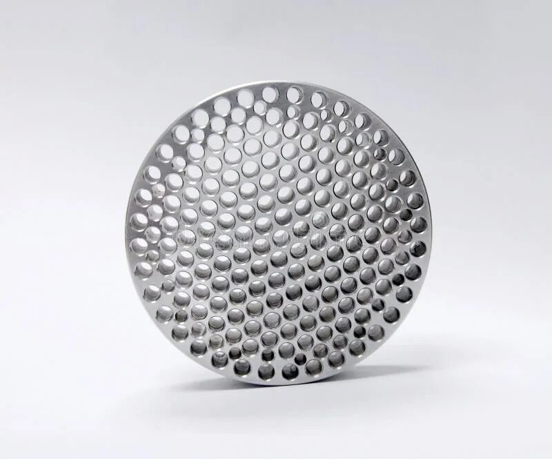 Пластина круг металл 100мм. Металлическая круглая пластина 80 мм. Круглая пластина с отверстием. Металлическая пластина с круглыми дырками.