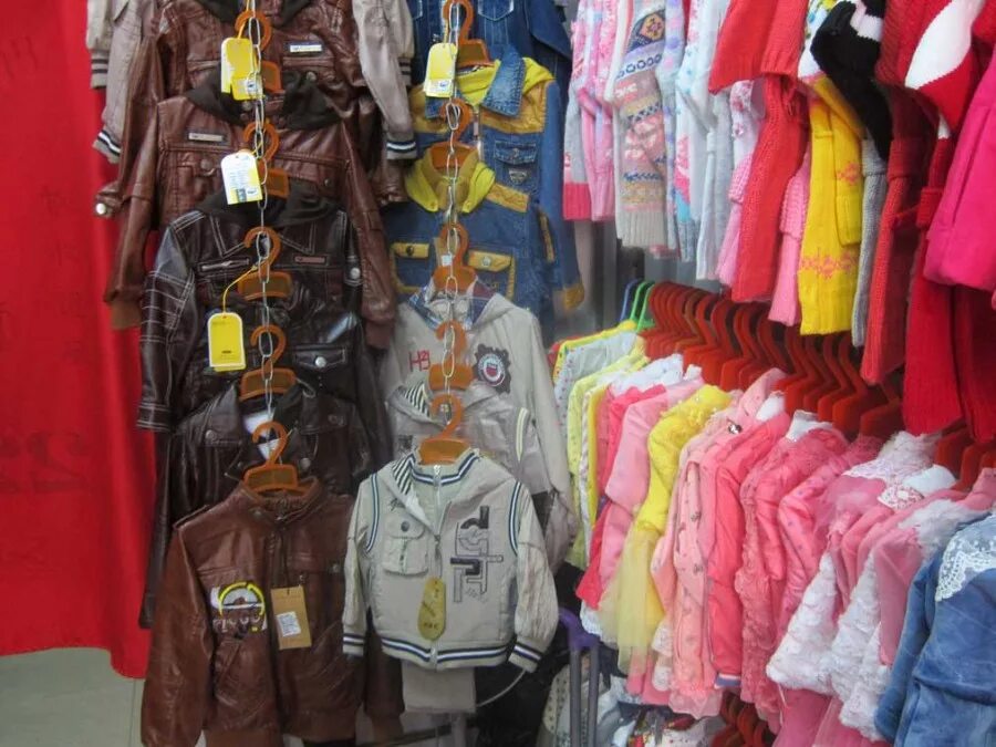 рынок екатеринбург вещевой таганский. таганский рынок екатеринбург. таганский ряд екатеринбург одежда. таганский ряд спортивные костюмы. рынок в екатеринбурге таганский ряд одежда.