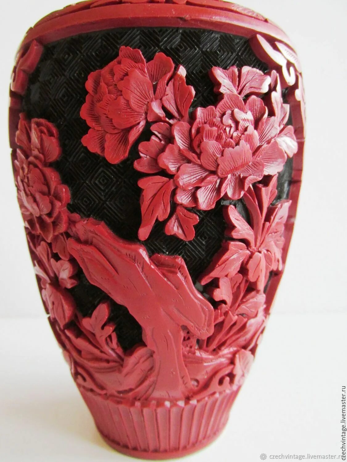 Китайские резные вазы. Красная резная китайская ваза. Ваза резной лак. Китайский резной лак.