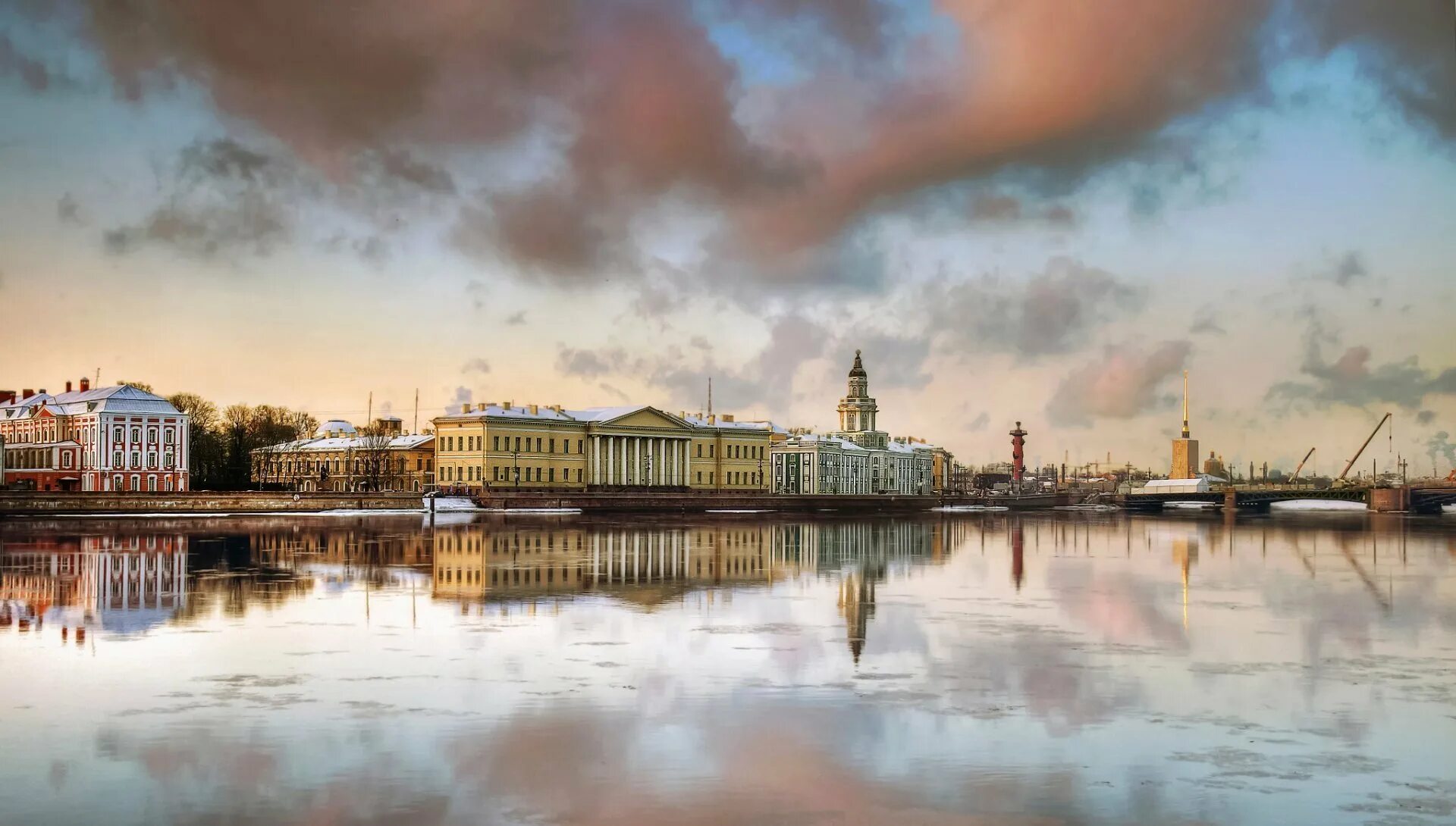 Сток петербурге. Набережная реки невы. семимостье в санкт-петербурге.