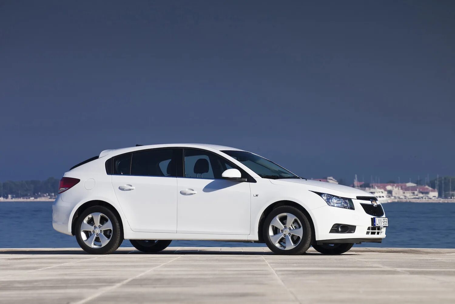 Chevrolet Cruze Hatchback 2012. Chevrolet Cruze хэтчбек 2015. Шевроле Круз 2015 хэтчбек. Шевроле Круз хэтчбек белый.