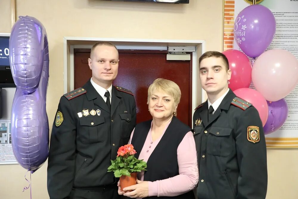 Работа охранник гомель вакансии. Полиция курумканского района. Охрана овд. Погоны охраны чоп. Охрана овд.