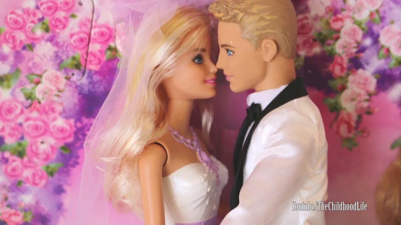 Танец барби и кена. Барби и Кен жених и невеста. Барби и Кен любовь. Кен жених 1994. Кен Барби 2023 подмигивает.