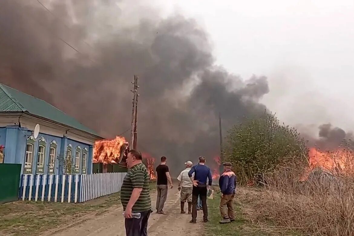 пожар в тюмени на мысу. новости тюмени сегодня пожар. новости тюмени сегодня пожар. сегодняшний пожар в тюмени. пожар в центре тюмени сейчас.