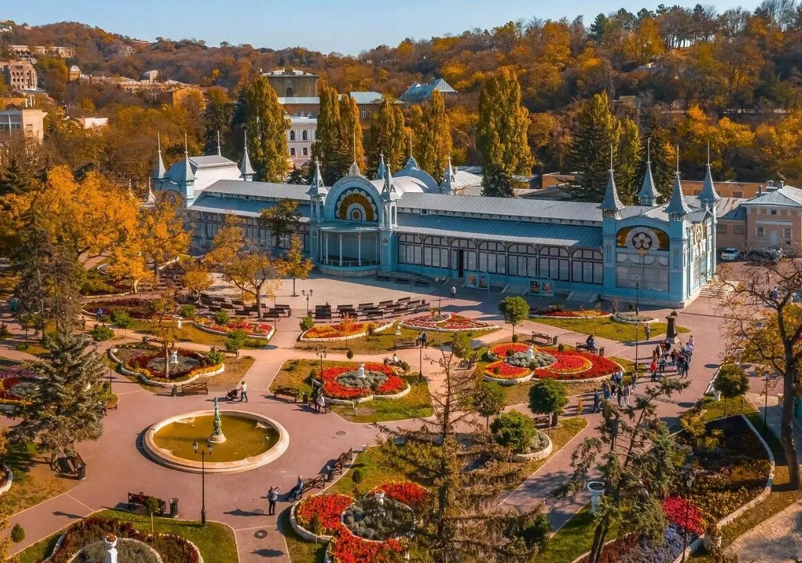 Погулять в пятигорске. Парк цветник Пятигорск. Ставропольский край Пятигорск парк цветник парк цветник. Парк Лермонтова Пятигорск. Парк Пятигорска Курортный Пятигорска.