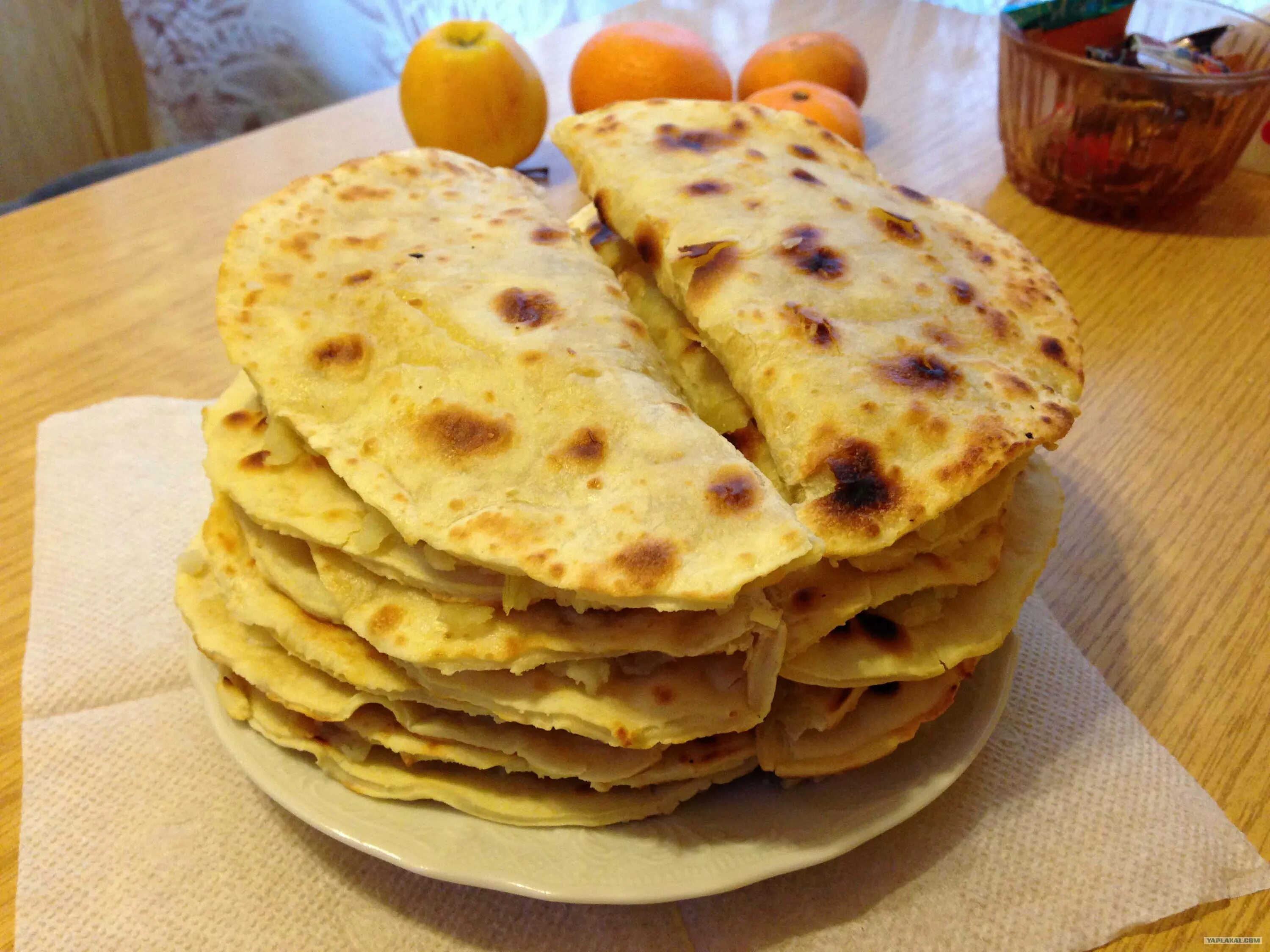 Татарская выпечка кыстыбый. Татарская кухня кыстыбый. Башкирская кухня кыстыбый. Кистеби татарское блюдо. Кастыбай