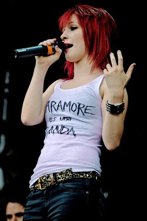 Paramore williams. Paramore хейли уильямс 2025. paramore хейли уильямс 2025. paramore 2025. paramore солистка.