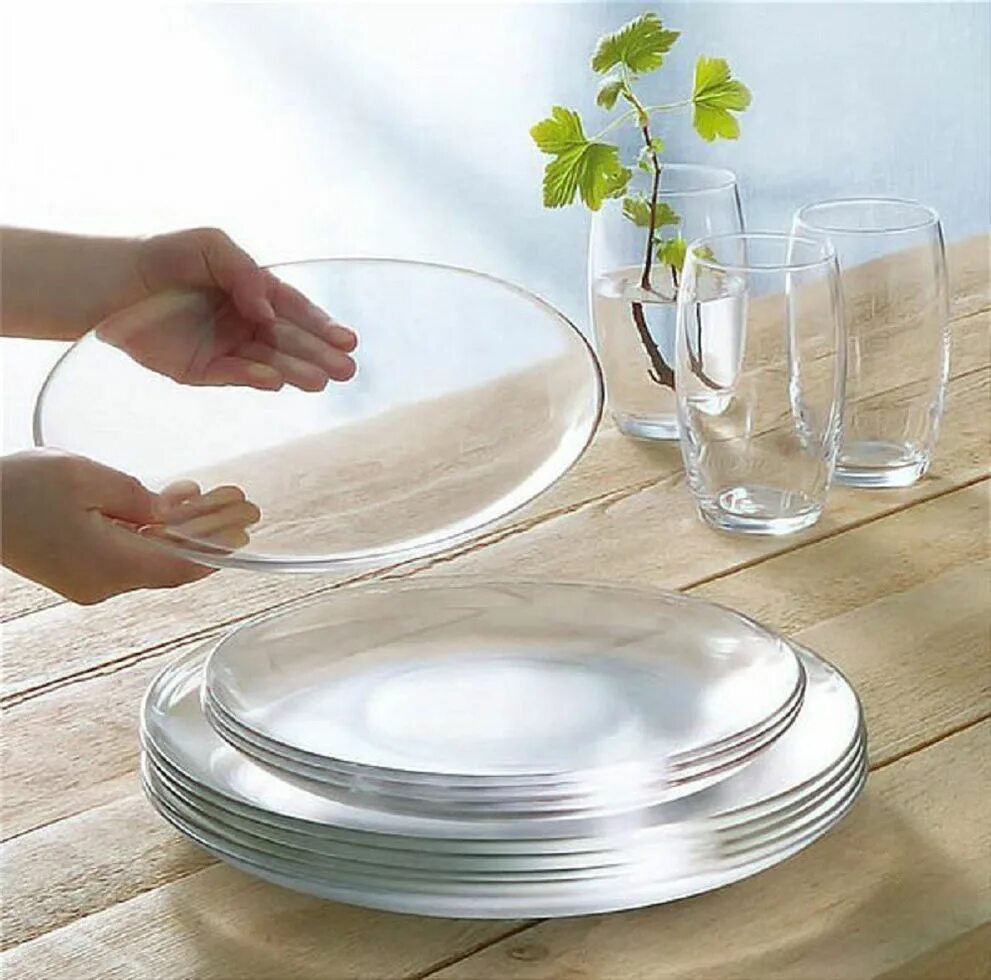 Ополаскивание посуды в раковине. Моющее средство для мытья посуды. Чем мыть стеклянную посуду чтобы блестела. Моем посуду. Моет стакан.