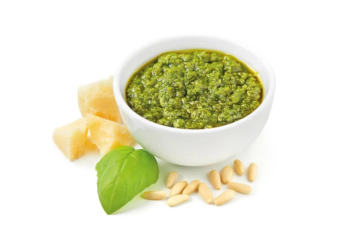 Песто белая. Песто из базилика. Песто из красного базилика. Соус pesto. Соус с базиликом майонезный.