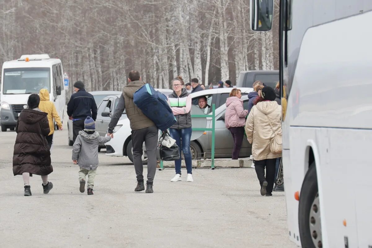 Ситуация на границе белгородской области последние новости. Последние новости в Белгородской области на границе. Белгородская область люди уезжают. Жизнь это много переходе дороги. Новости в Белгородской области на сегодня границе с Украиной.