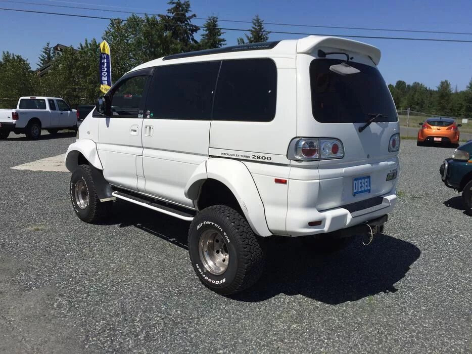 Delica l400. Mitsubishi Delica l400. Мицубиси Делика 400. Mitsubishi l400 2000. Mitsubishi Delica l400 кузова.