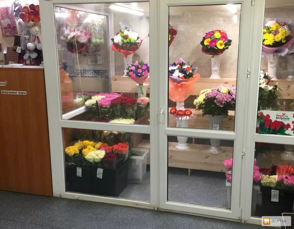 фирме 14 лет букет. пышма магазины цветов. цветочная мастерская. букеты на витрину. успенский просп.
