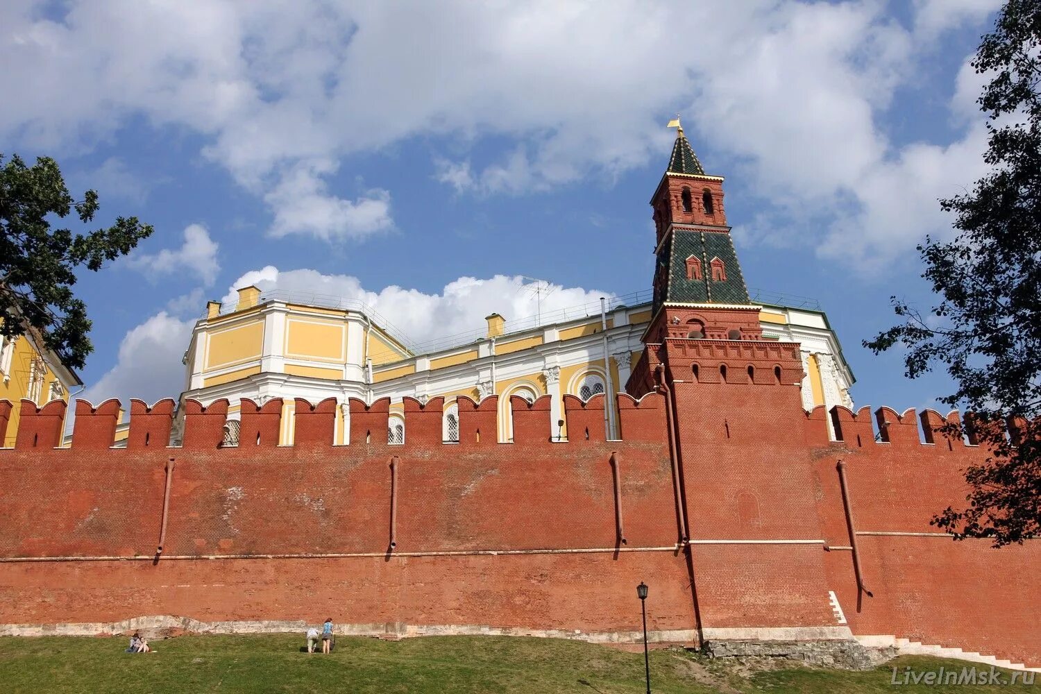 Кирпичный кремль ивана 3. Московский кремль 1485. Красный кремль в москве был построен. Краснокирпичный московский кремль при иване 3. Красный кремль в москве был построен.