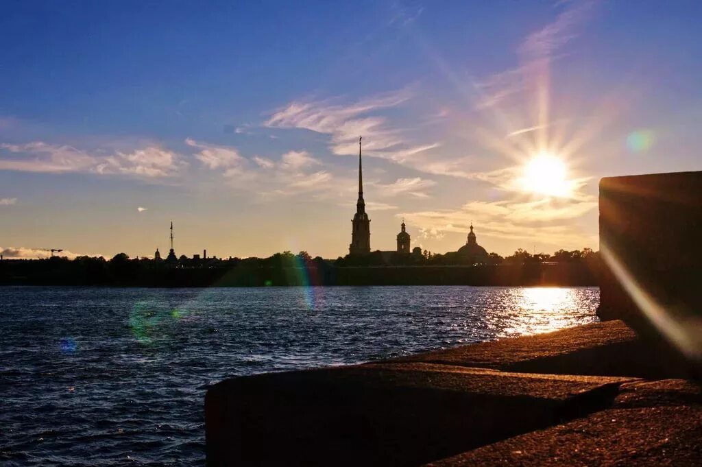 Утренний санкт петербург. Санкт-Петербург рассвет. Санкт-Петербург Восход на Неве. Питер солнце Нева. Рассвет в Питере.