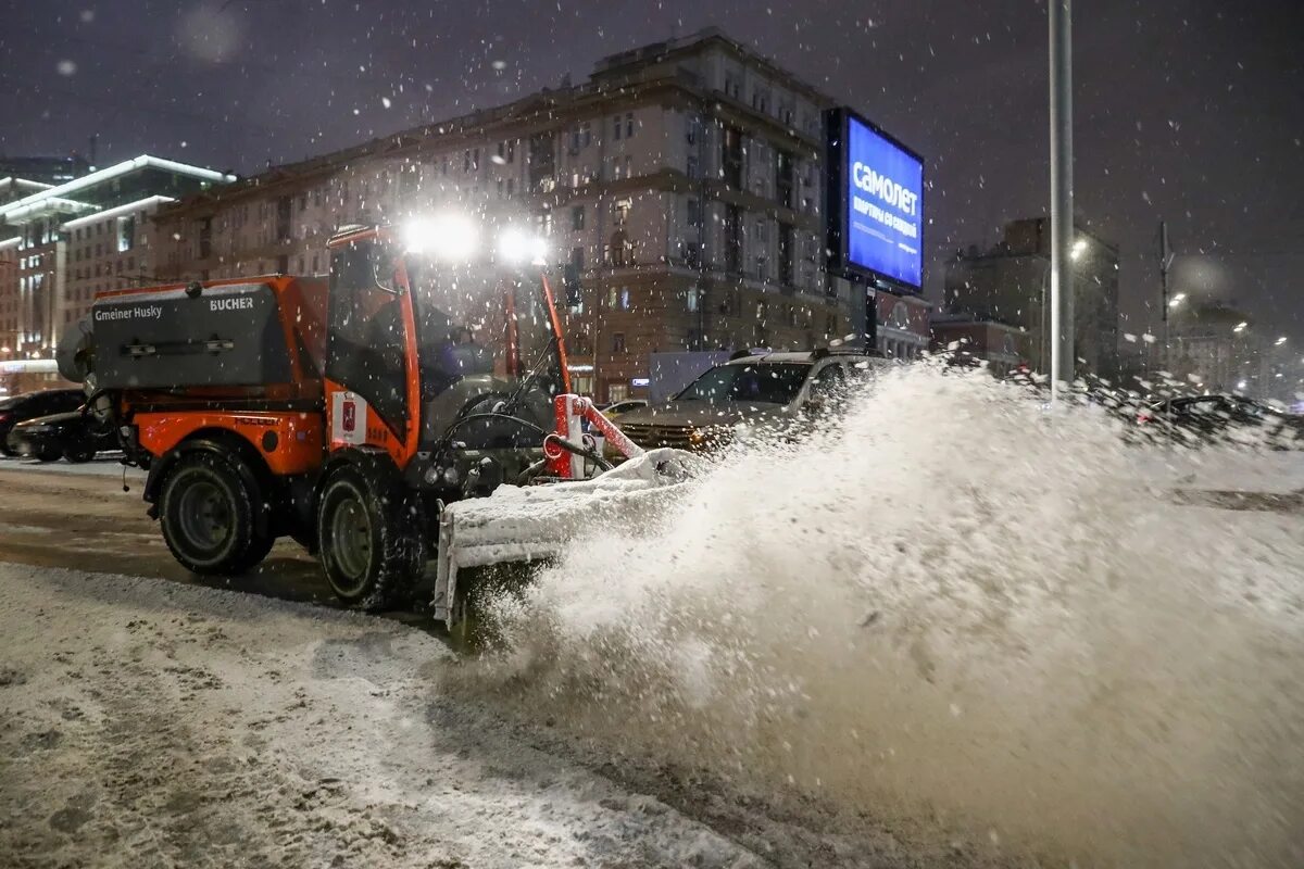 Осадки 15 февраля. Снегопад в Москве. Сильнейший снегопад в Москве. Москву накрыл снегопад. Снегопад в Москве сейчас.