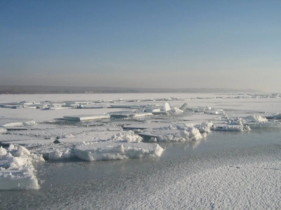 Озеро Капчагай в Казахстане. Капчагай зимой. Торосы на Капчагае. Капчагай льды.