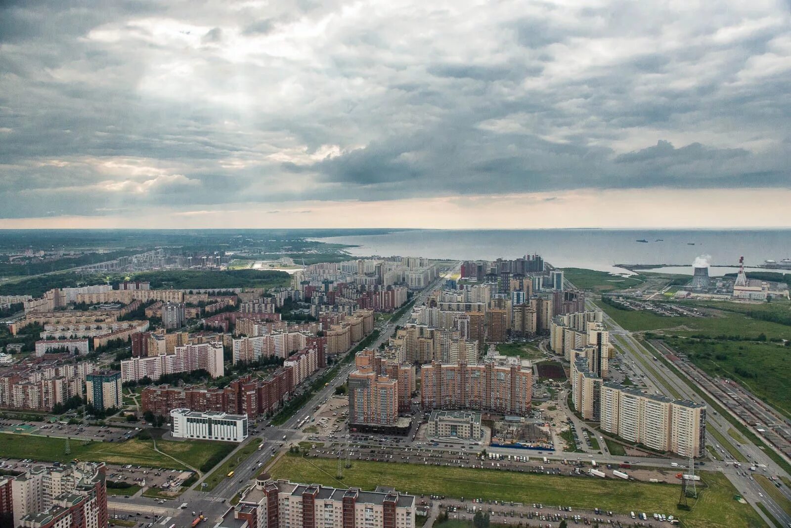 Приморский район Санкт-Петербурга. Приморский район Санкт-Петербурга с высоты птичьего полета. Парк 300-летия Санкт-Петербурга с высоты птичьего полета. Приморский район Санкт-Петербурга вид сверху. Цветы доставка приморская спб