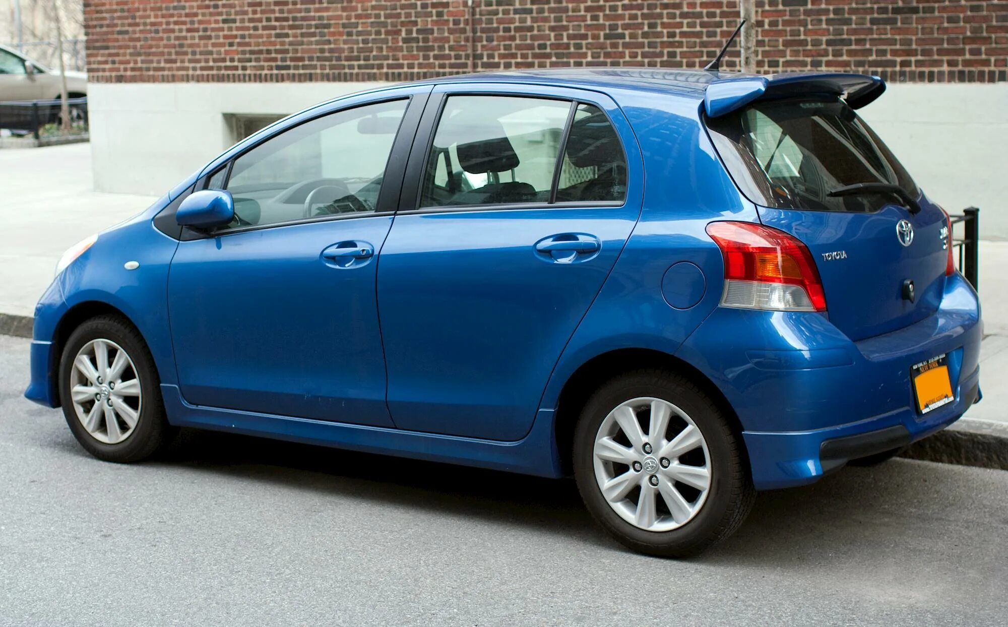 Тойота Ярис 2009 хэтчбек. Toyota Yaris s. Toyota Yaris s 3-Door '2006–2009. Тойота хэтчбек 2008. Ярис хэтчбек