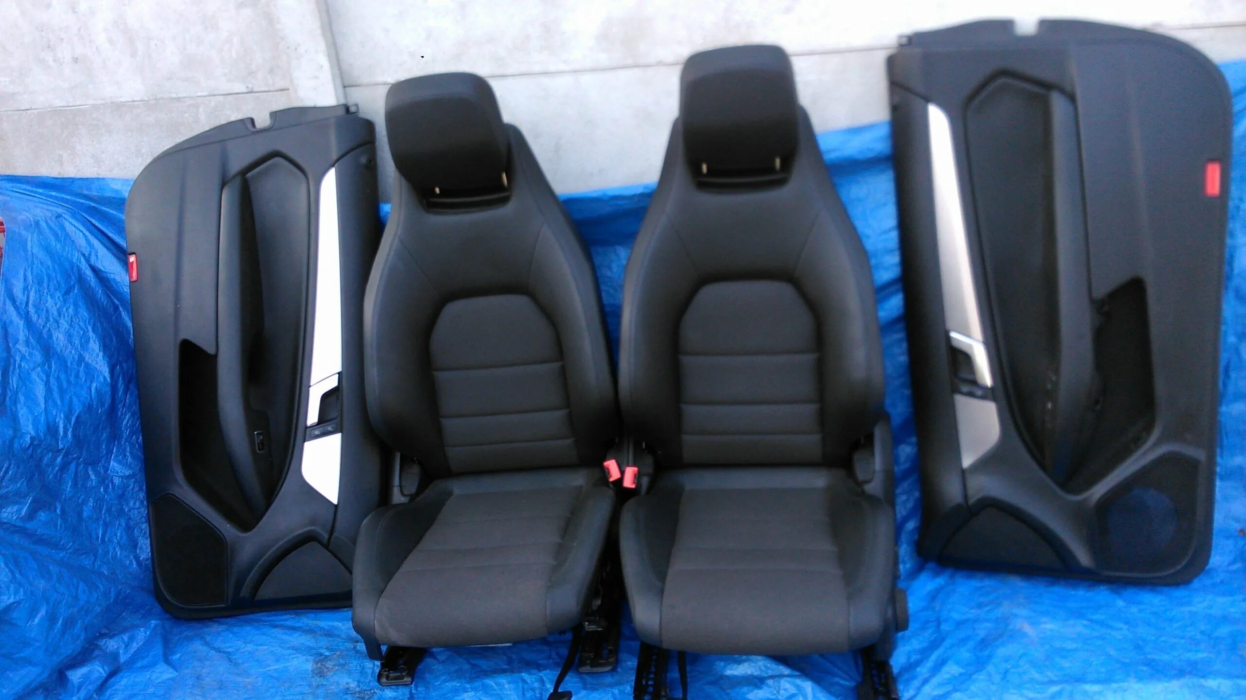 Сиденья mercedes w204. Подлокотник mercedes w205. Кожаный салон w204. Сиденья от w205 в w204. Сиденья mercedes w204.