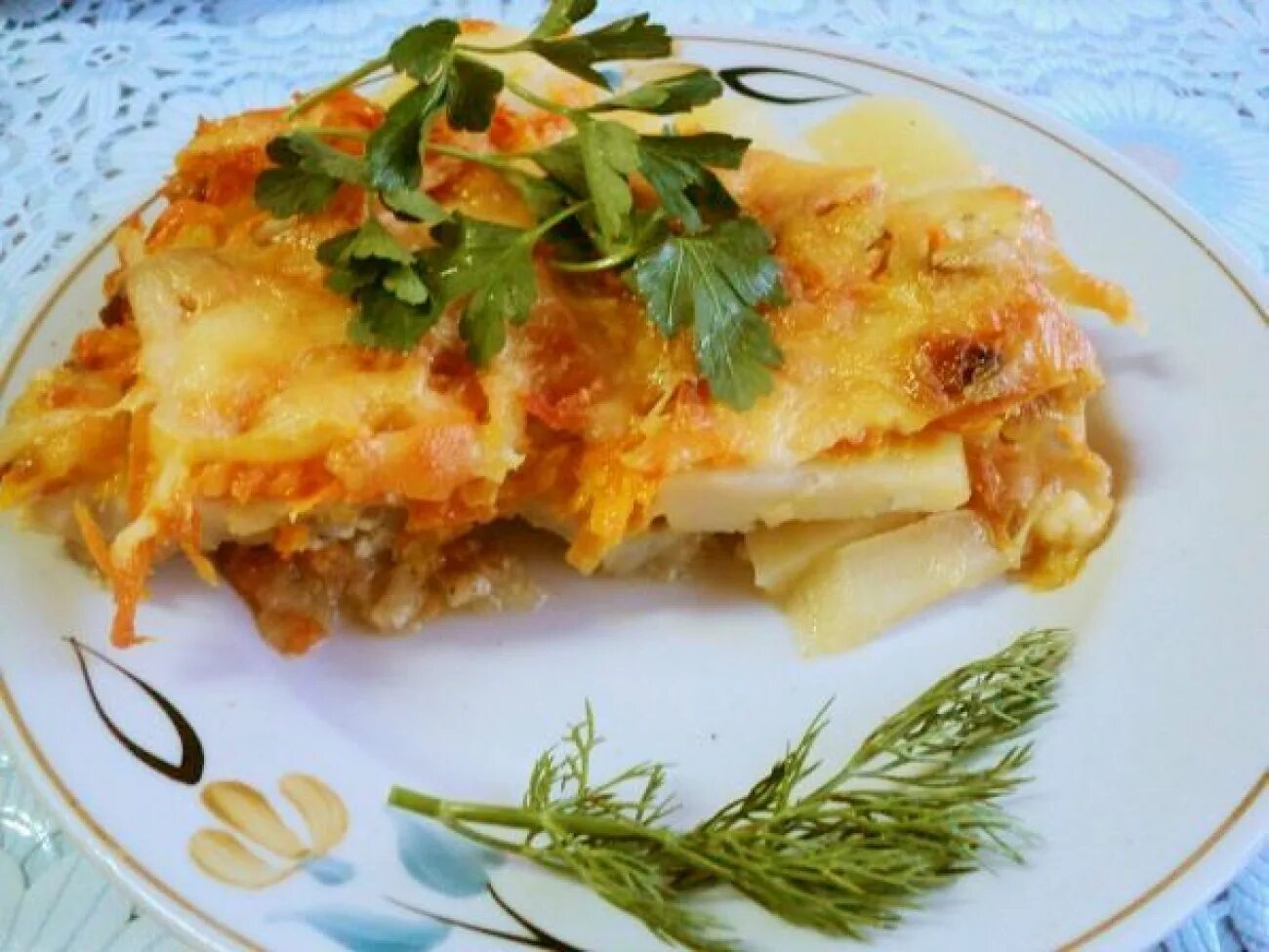 Минтай вкусно. Минтай запеченный с картошкой. филе минтая с картофелем в духовке. рыба минтай запеченная. рыба минтай в духовке.