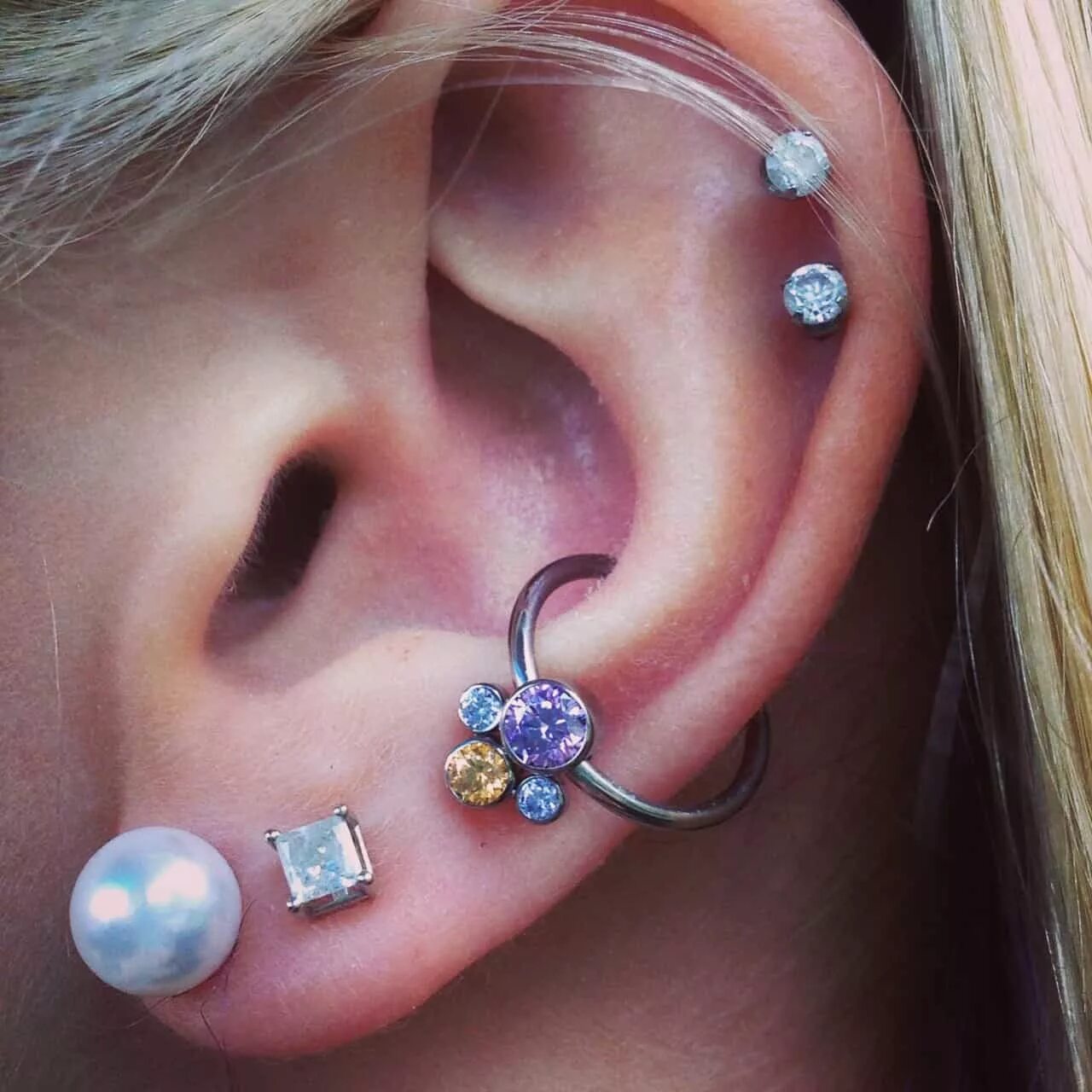 Blonde piercing. Микродермал прокол уха.