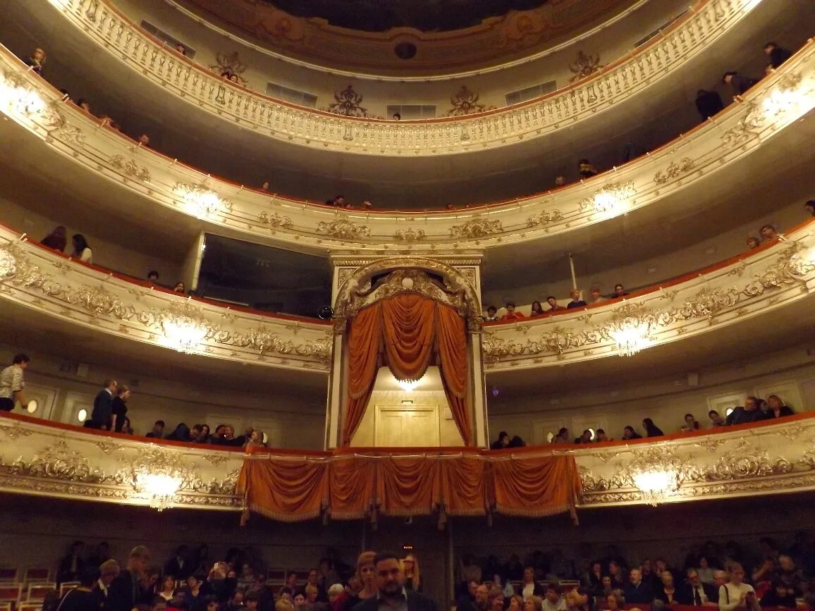 театр схт санкт-петербург. михайловская тетр санк петербурк оперы и балета. михайловский театр санкт-петербург официальный сайт. михайловский концертный зал. михайловский театр санкт-петербург зал.