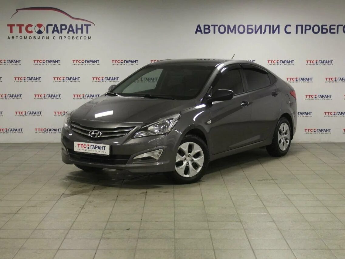 Hyundai Solaris 2015 1.4 at (107 л.с.) серая. Hyundai Solaris 2015 1.4 at (107 л.с.) серая хэтчбек. Серебристый седан Hyundai Solaris i Рестайлинг 1.4 at (107 л.с.). Hyundai Solaris 2015 серый.