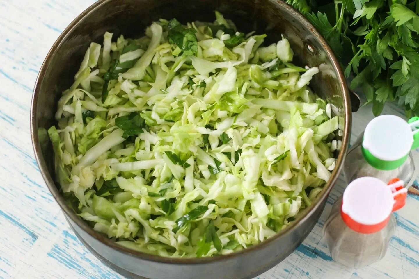 Начинка для пирожков с капустой. Начинка из капусты с яйцом. Бигус из свежей капусты. Фарш из свежей капусты для пирожков. Капуста для пирожков.