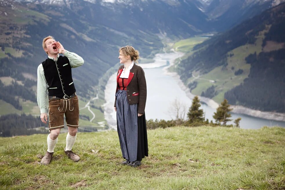 песни альпийских горцев 5. тирольский йодль. джигиты кавказа. горцы ансамбль лезгинка. национальные австрийские танцы.