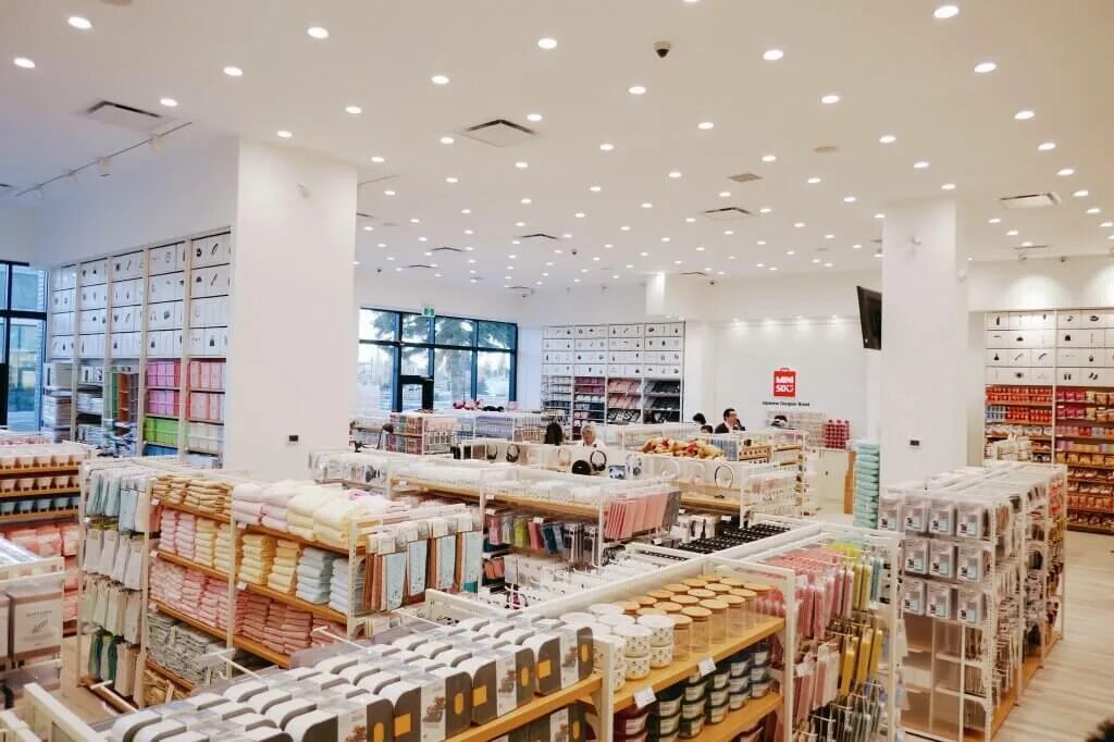 Универмаг плато. The department store. Интерьер торгового зала. Gpnvgs look from inside. Гагарина 23а сочи табачная.