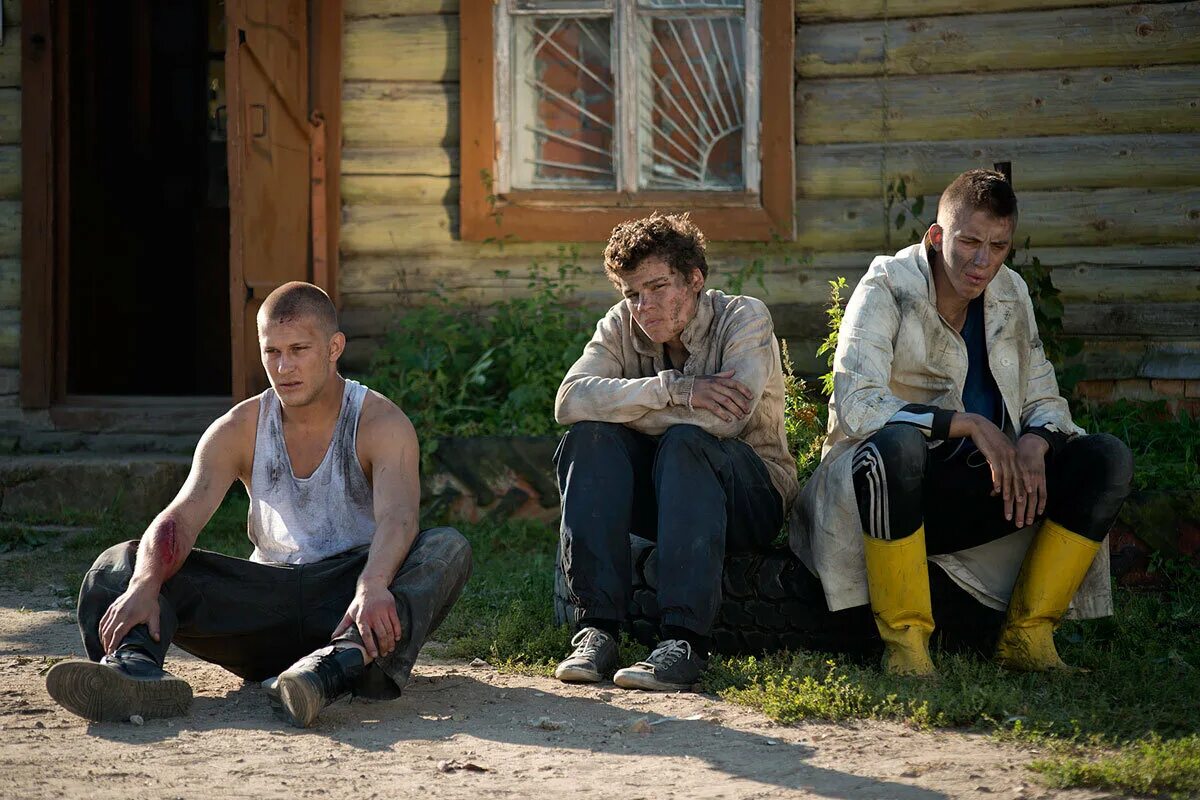 Домик в деревне прикол. Мажор в деревне. Деревенский парень. Мажор в деревне. Деревенские люди.