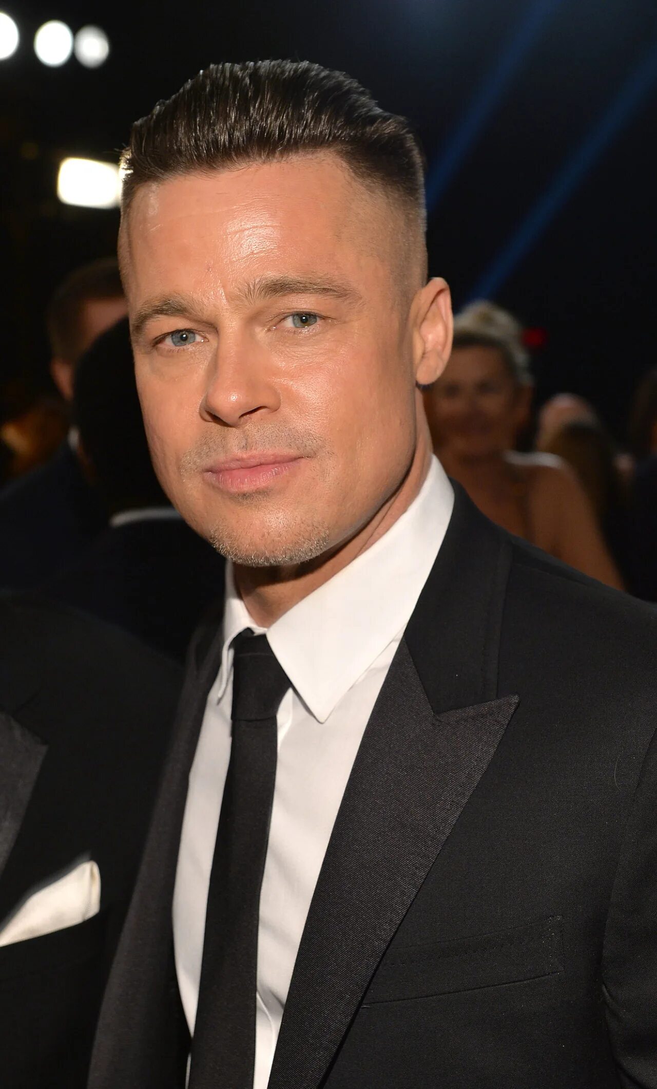 Брэд Питт 2014 hair. Брэд Питт 2021. Брэд Питт прически. Brad Pitt стрижки. Звезды питта