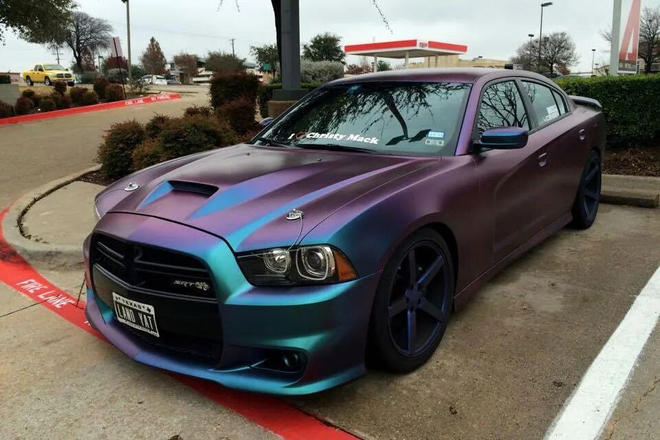 Додж хамелеон. М5 е60 хамелеон цвет. Dodge Charger Chameleon. Красный хамелеон авто.