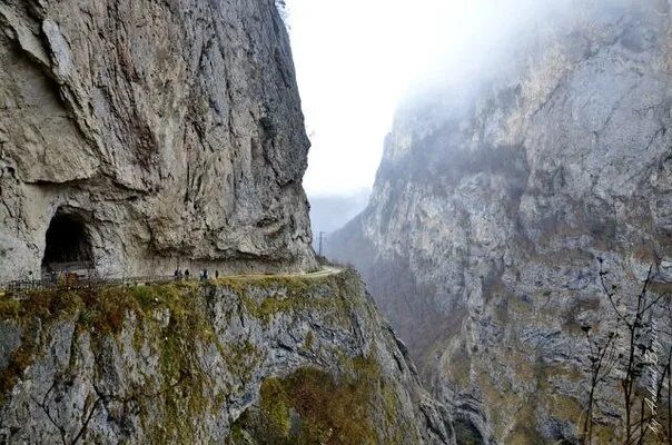 Воргольские скалы липецкая область. Печищинский разрез в верхнеуслонском районе. Каменный овраг верхний услон. Скала крупным планом. Нальчик ущелье черекское.