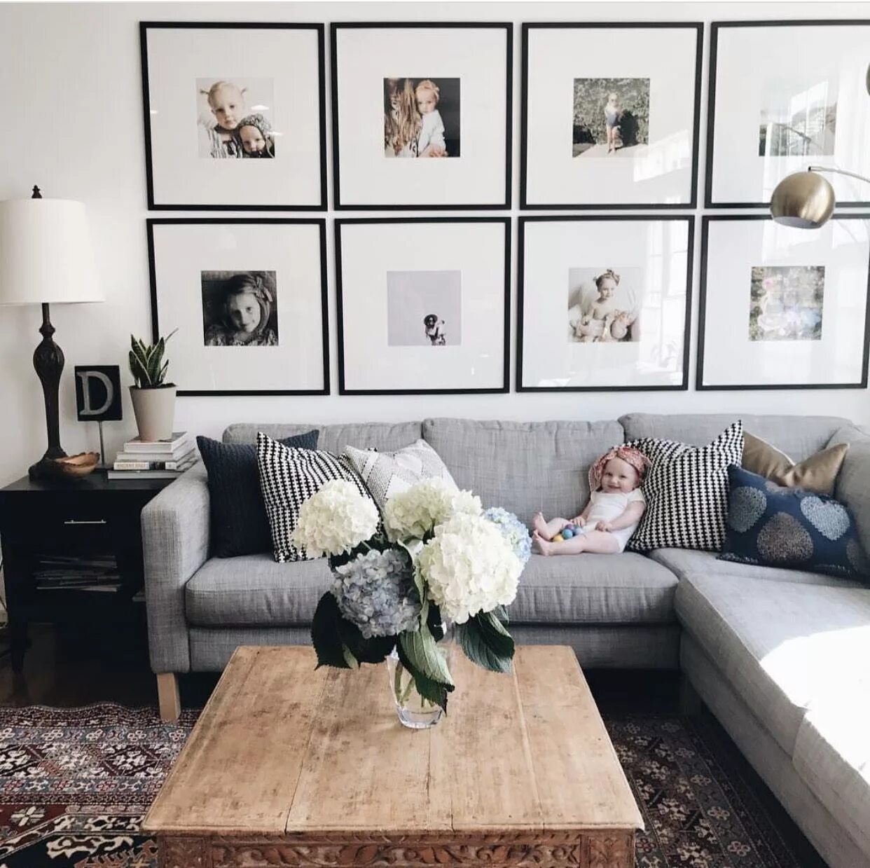 Wall stickers can really enhance how your family pictures look on the wall! Ev d