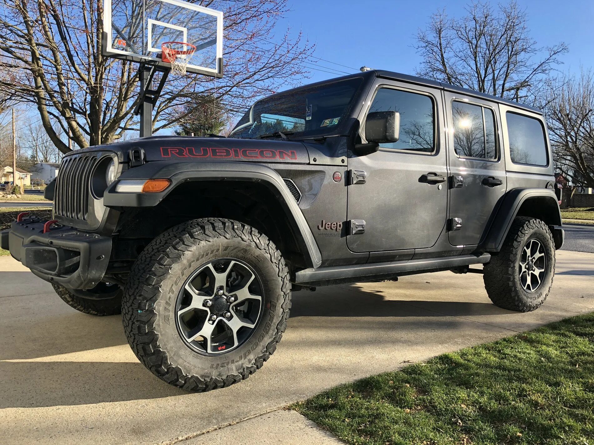 Колеса джип вранглер. Jeep wrangler rubicon camper. jeep wrangler rubicon 38 колеса. диски r20 jeep wrangler sahara rubicon. джип вранглер рубикон на 35 резине.