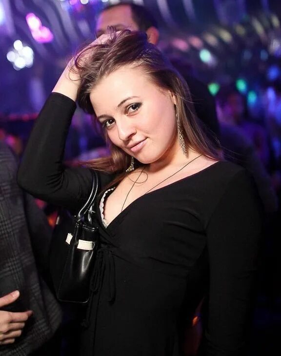 Девушку прямо в клубе. Девушка в клубе. красивые девушки в клубе. самые красивые девушки в клубе. девушки в ночном клубе.