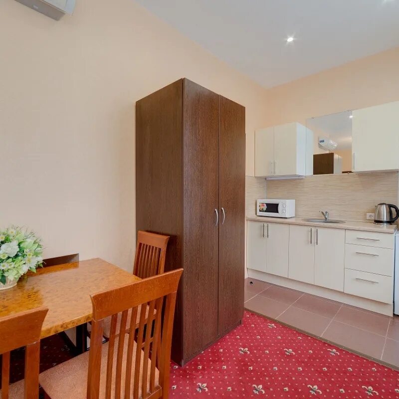 Общая кухня. Отель антураж санкт-петербург. Отели с кухнями в санкт петербурге. Отели с кухнями в санкт петербурге. Дизайн номера отеля с кухней.