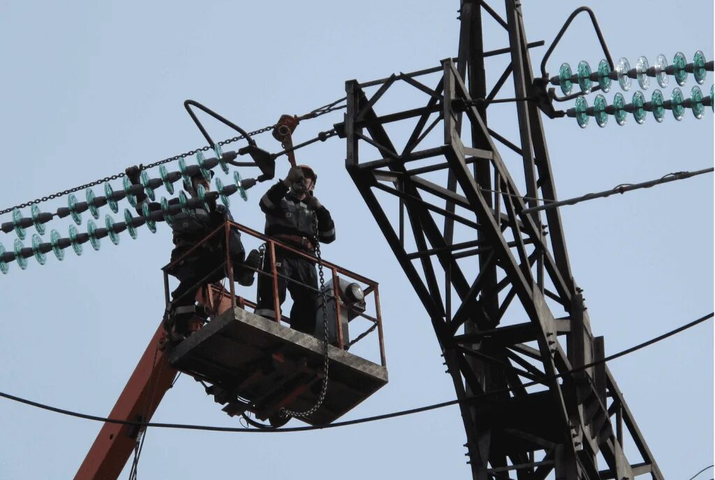 монтаж воздушных линий электропередач. прокладка воздушных линий электропередач. электромонтер контактной сети. демонтаж опоры лэп вл 110 кв. опора лэп вл 500 кв.