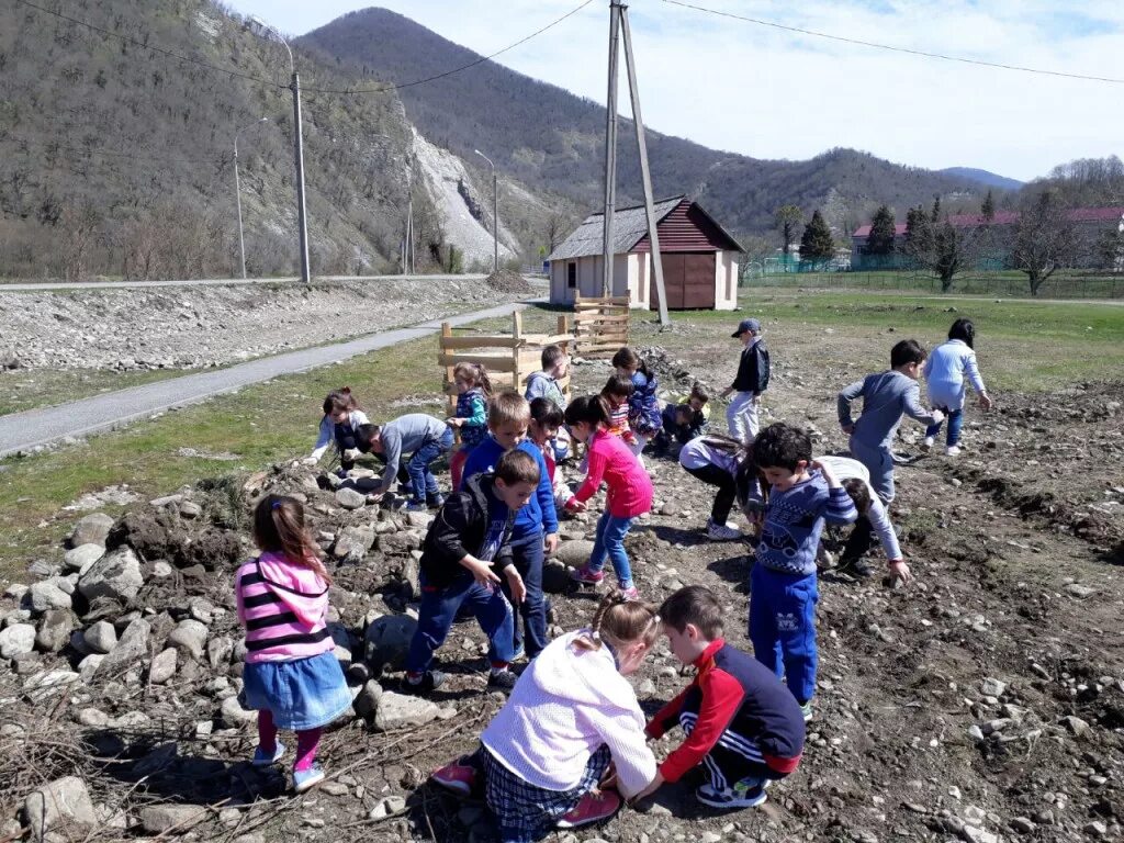 Аул Хаджико. Аул Хаджико Лазаревское. Школа Хаджико аул Хаджико. Дети в ауле